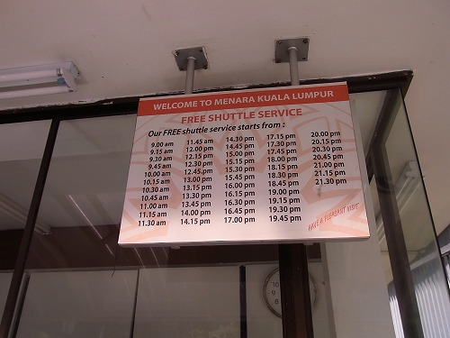 R0010057.jpg - �A��́A�V���g���o�X�𔭌��BKL�^���[��������A����̉��܂Ńo���ő����Ă���܂��B�{���ɂ̂��Ă������́H�ƌ������炢���ʂ̃o���ł��B