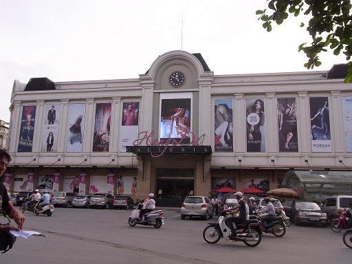 R0010266.JPG - �z�e���߂��̃V���b�s���O���[���B�������Ȃ��炱�̓���n��̂͂����ł���˂��B�B�B�ǂ��ł��傤�B