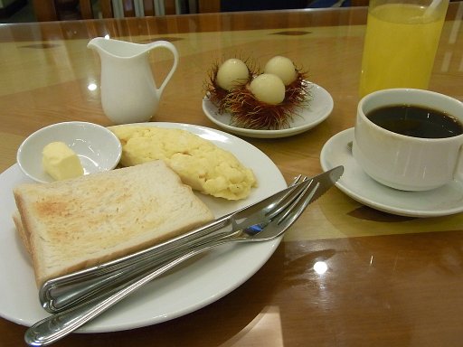 R0010282.JPG - ��͉�Ђ̐l�ƃx�g�i�������iwww.comvietretaurant.com.vn�j�����\���Ă��܂����I�����Ă���͒����͂�B���Ă��ƃg�[�X�g�ƃV���v���ł������ł�����B