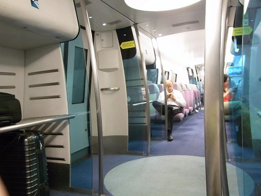 R0010342.JPG - ��`����X���ւ͐�p�̓d�Ԃ�����܂��Ă����Ƃ����ԂɎs���֓����ł��B