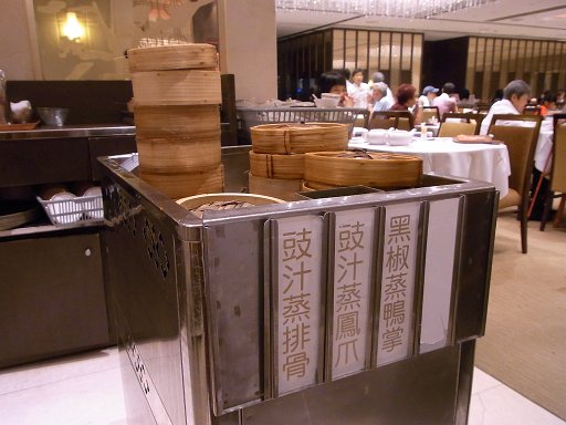 R0010407.JPG - �����̓��S���ŉ^�΂�Ă��܂��̂ōD���ȗ��������̏�őI�ԂƓ`�[�������Ă���܂��B�f���炵��?�B