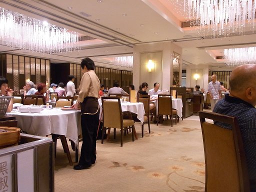 R0010408.JPG - ���X�̒��͍��؂ȓ����Ńr�b�N���ł��B����͊��҂ł��܂��ˁI