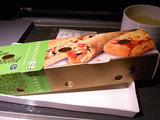 R0010518.JPG - ����Ă��΂炭���܂��ƌy�H���o�Ă��܂��B�������ȃp�b�P�[�W�ƒ��悢�ʂł��B