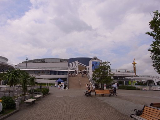 R0010571.JPG - 6���͖��É��`�����ق�?�I������͉w���炿����ƌ��\�����܂��B�V�C���ǂ��������ٓ��a�ł��B�h���͓����C���ł��̂ł����̒��H�ƕ����ł����B