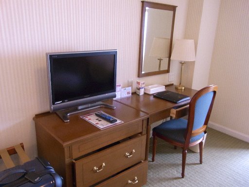 R0010709.JPG - �e���r��f�X�N�̎������Ƃ��Ă��ǂ��ł��B���K�ł��B