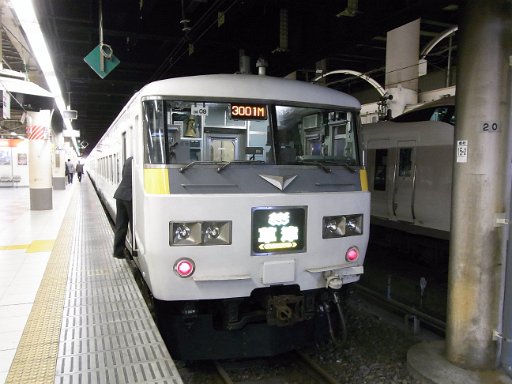 R0011552.JPG - ��邱�Ƃ���2�D����ɍs���܂��B11/16����1��10�F00-11�G44�A11/17����4��15�F34-17�F15�Ƃ����X�P�W���[���ł��BJR�̉��򂪂����l�ɂăR�~�R�~13500�~/�l�B�ړI�n�͈ɍ��ۉ���ł��B